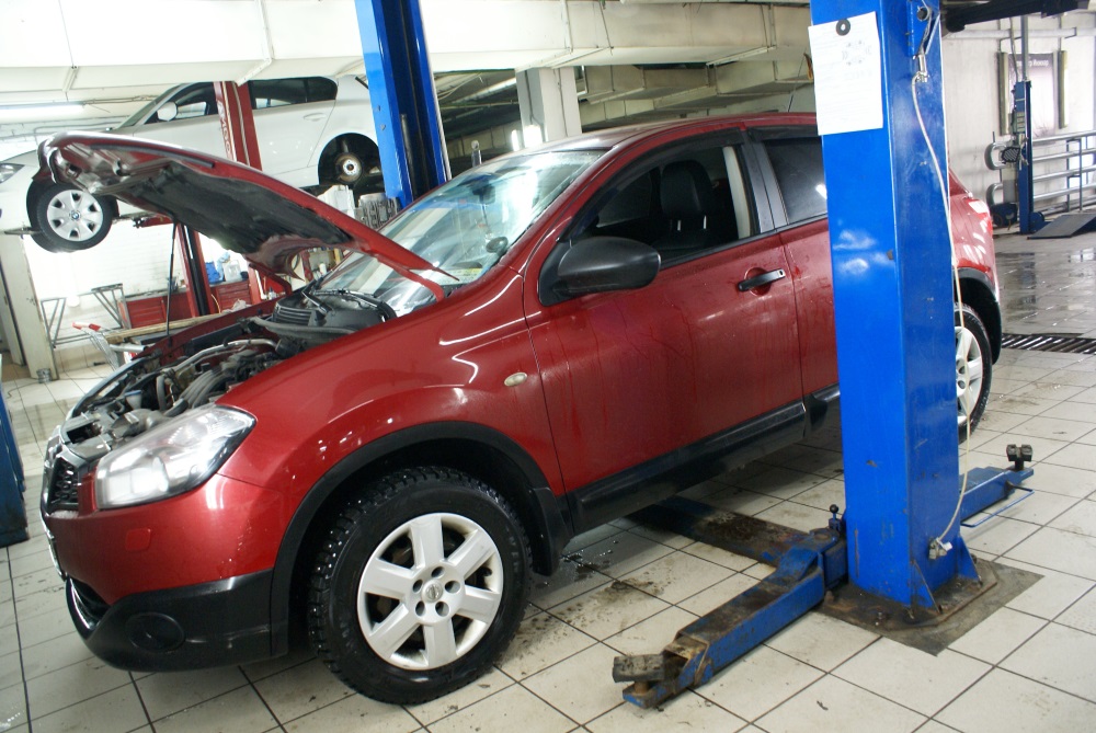 Ниссан в автотехцентре