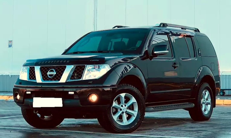 черный Патфайндер