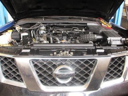 Патфайндер с открытым капотом