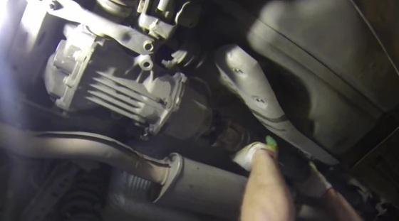 редуктор Ниссан снизу