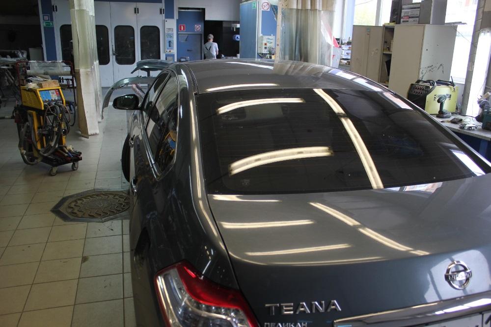 серый Ниссан