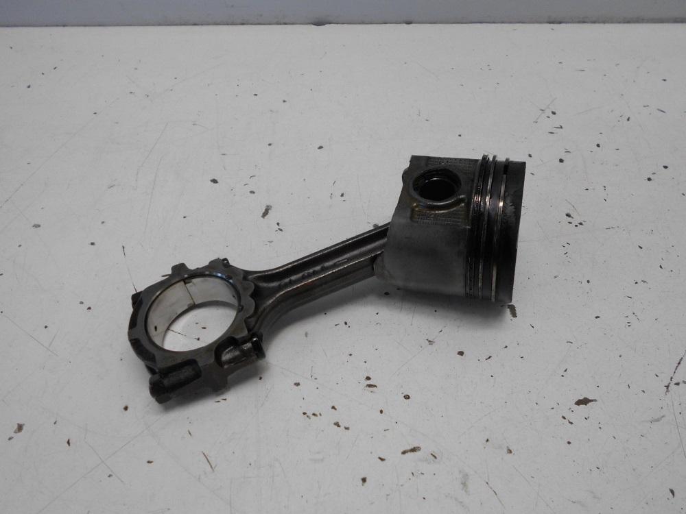 поршень двигателя Ниссан