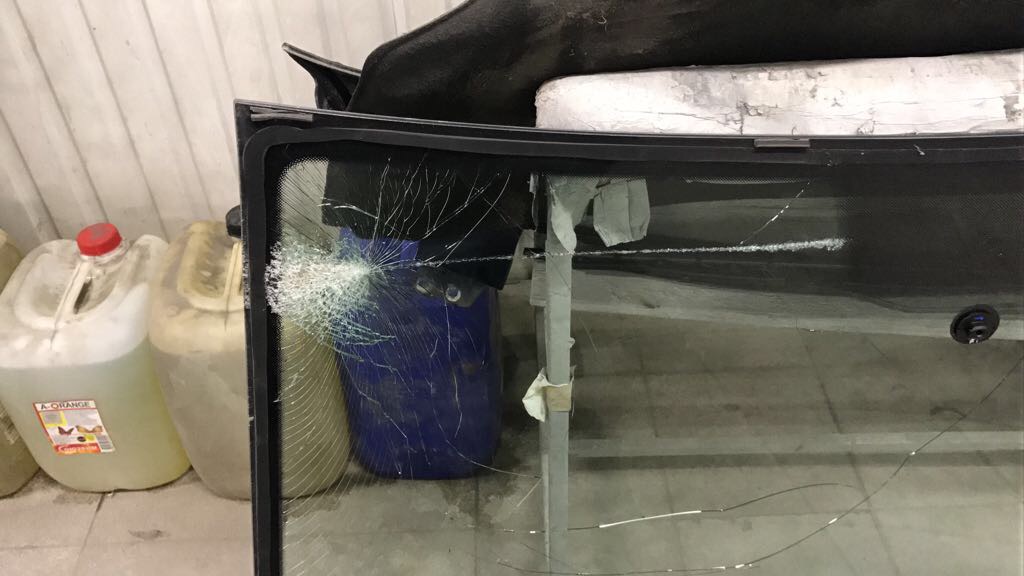 разбитое лобовое