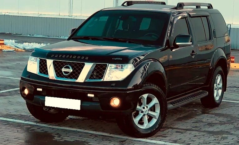 черный Патфайндер