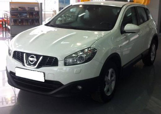 белый Ниссан