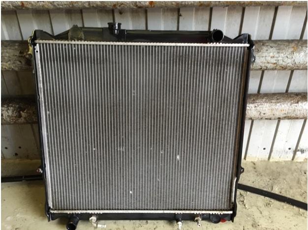 чистый радиатор кондиционера Ниссан