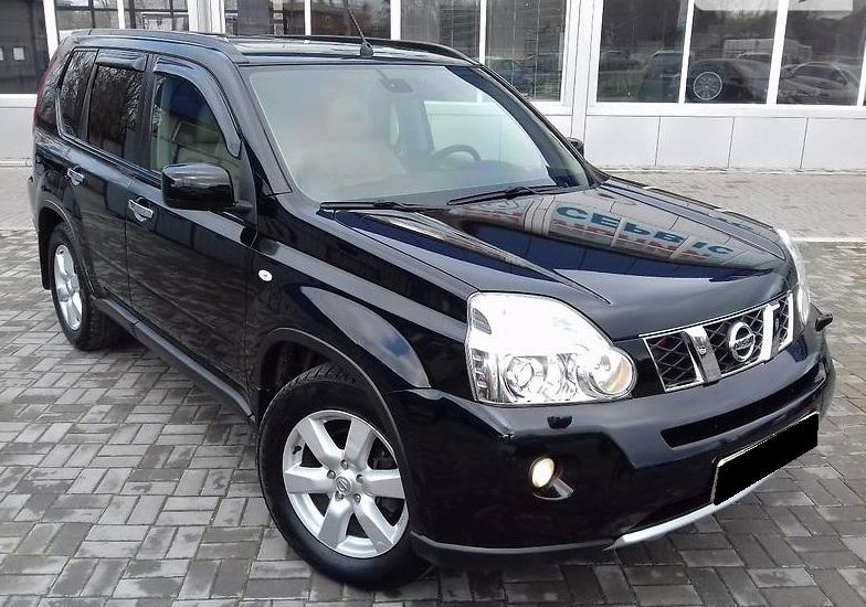 черный Ниссан Х-трейл