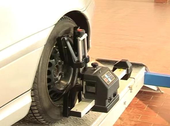 проверка углов установки колес