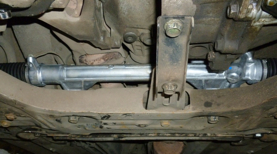 Отремонтированная рулевая рейка Ниссан