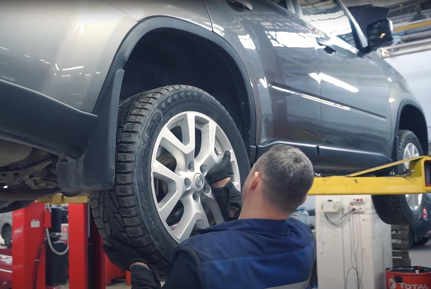 снятие колеса Ниссан