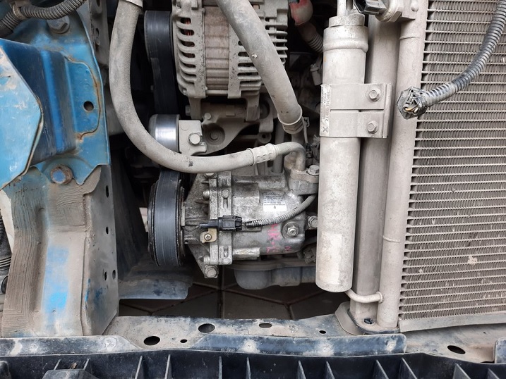 Доступ к компрессору кондиционера Ниссан