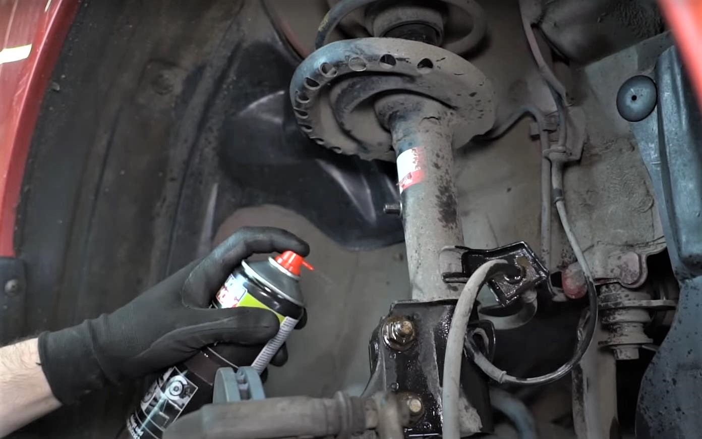 демонтаж передней стойки ниссан микра