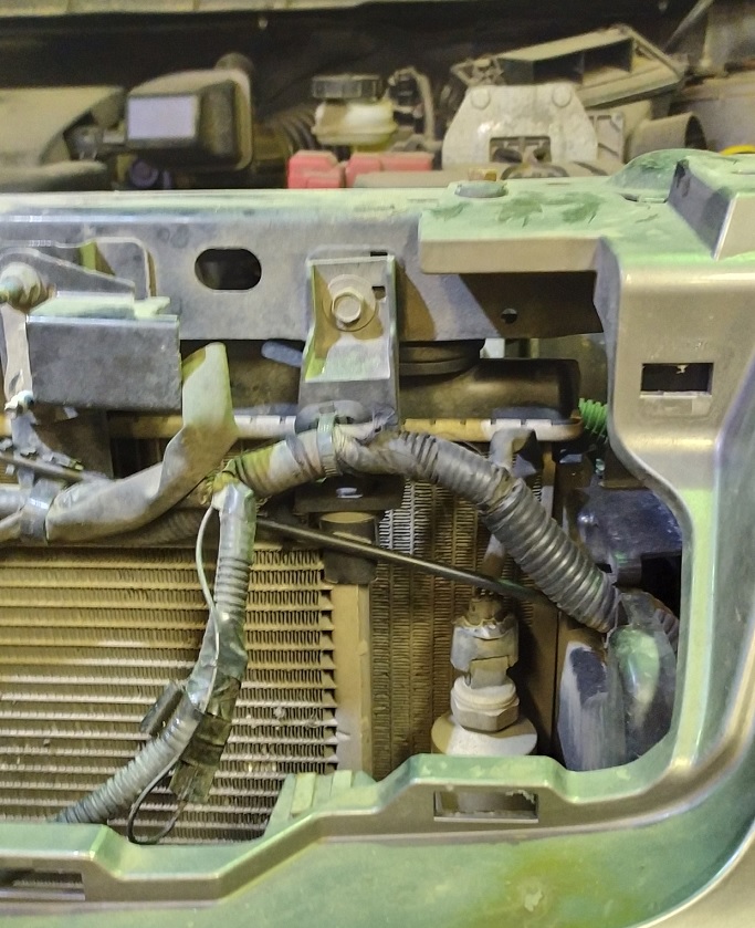 Замена радиатора кондиционера Ниссан