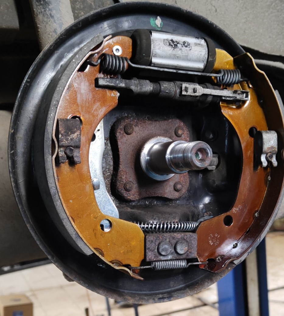 Замена троса ручного тормоза Ниссан