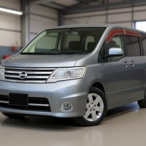 Ниссан Серена после замены лобового стекла в автотехцентре