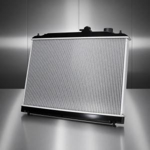 Новый радиатор охлаждения двигателя готов к монтажу