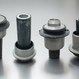 Полный комплект новых сайлентблоков готов к монтажу