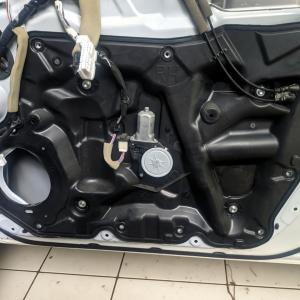 Замена стеклоподъемника Ниссан Серена