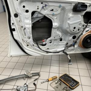 Замена стеклоподъемника Ниссан Альмера