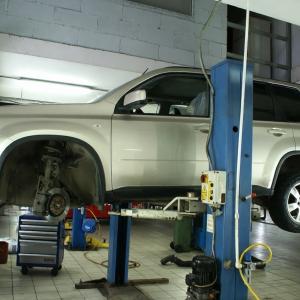 Замена амортизаторов Ниссан Х-Трейл в автосервисе