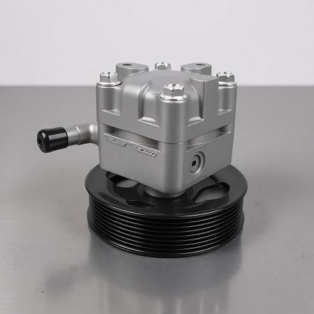 Новый насос гидроусилителя ждет монтажа