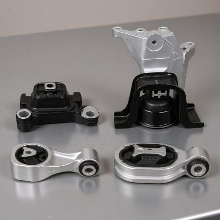 Комплект новых подушек двигателя