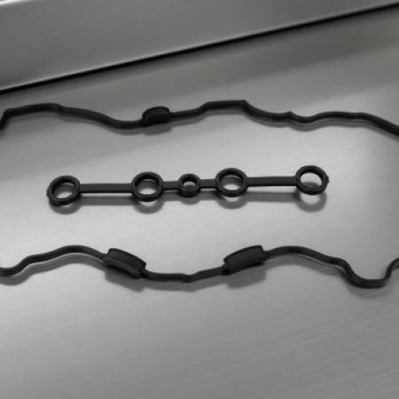 Новая прокладка крышки клапанов готова к монтажу