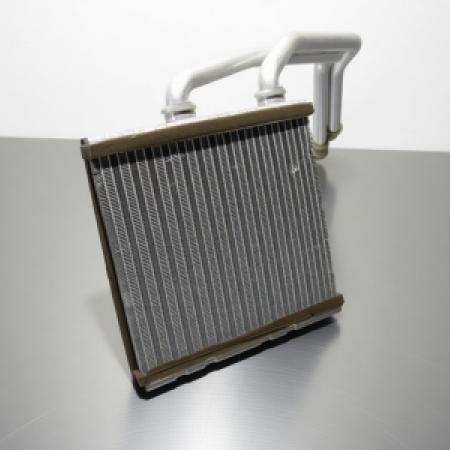 Новый радиатор отопителя готов к монтажу