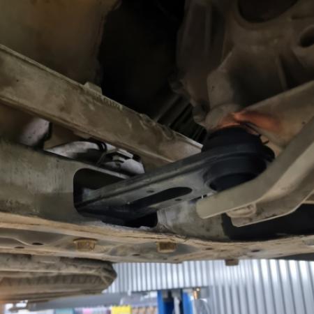 Замена сайлентблоков подрамника Ниссан Серена