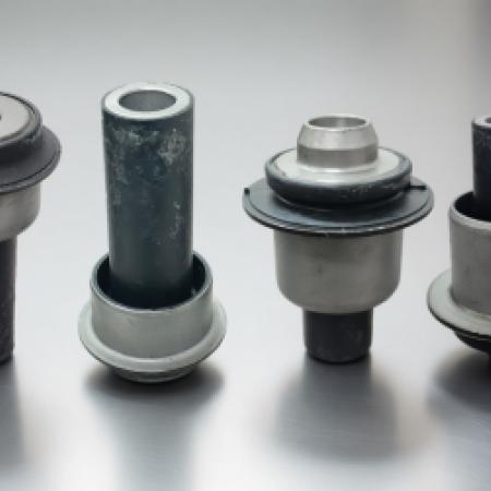 Полный комплект новых сайлентблоков готов к монтажу