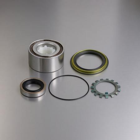 Комплект нового подшипника ступицы готов к монтажу