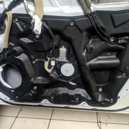 Замена стеклоподъемника Ниссан Серена