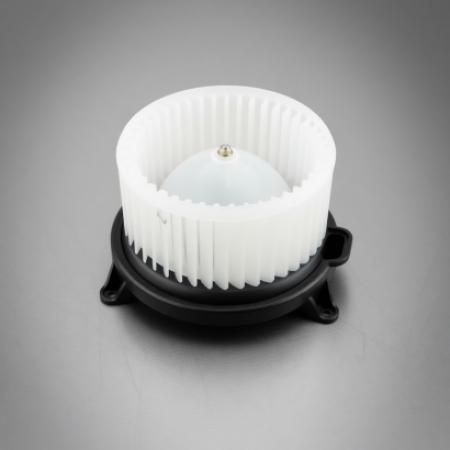 Новый моторчик отопителя готов к монтажу