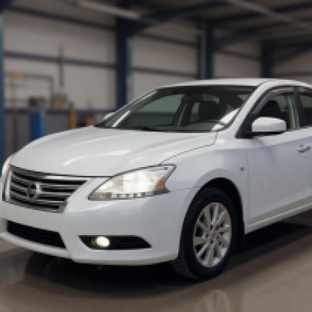 Ниссан Сентра после замены лобового стекла в автотехцентре