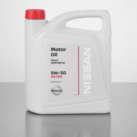 Оригинальное моторное масло готово к заливке