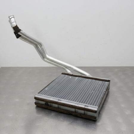 Новый радиатор отопителя готов к монтажу