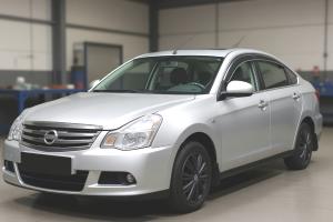 Ниссан Альмера после замены лобового стекла в автотехцентре